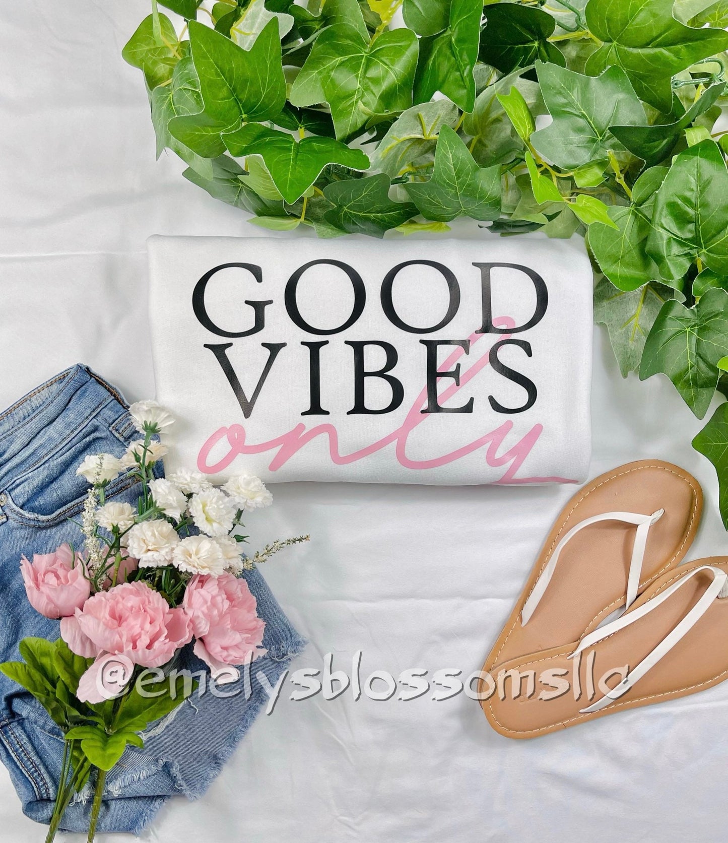 Good Vibes Only Crewneck | Inspirational Crewneck | Aesthetic | Cursive writing | Positivity | Positive Vibes | Cheery Vibes | Happy | Pink