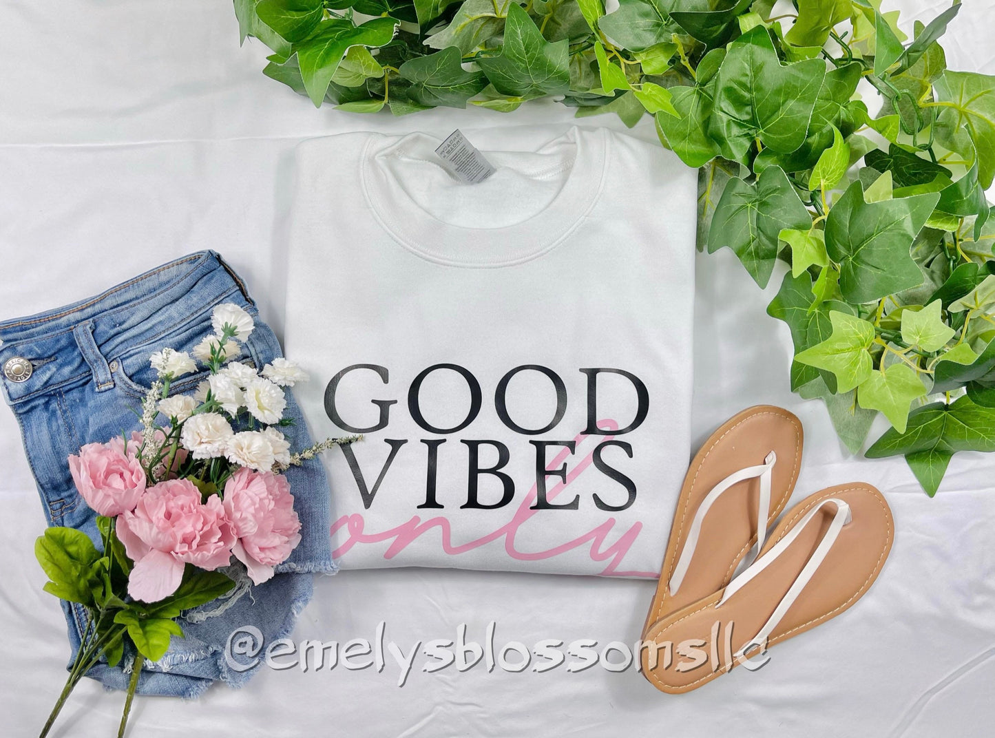 Good Vibes Only Crewneck | Inspirational Crewneck | Aesthetic | Cursive writing | Positivity | Positive Vibes | Cheery Vibes | Happy | Pink