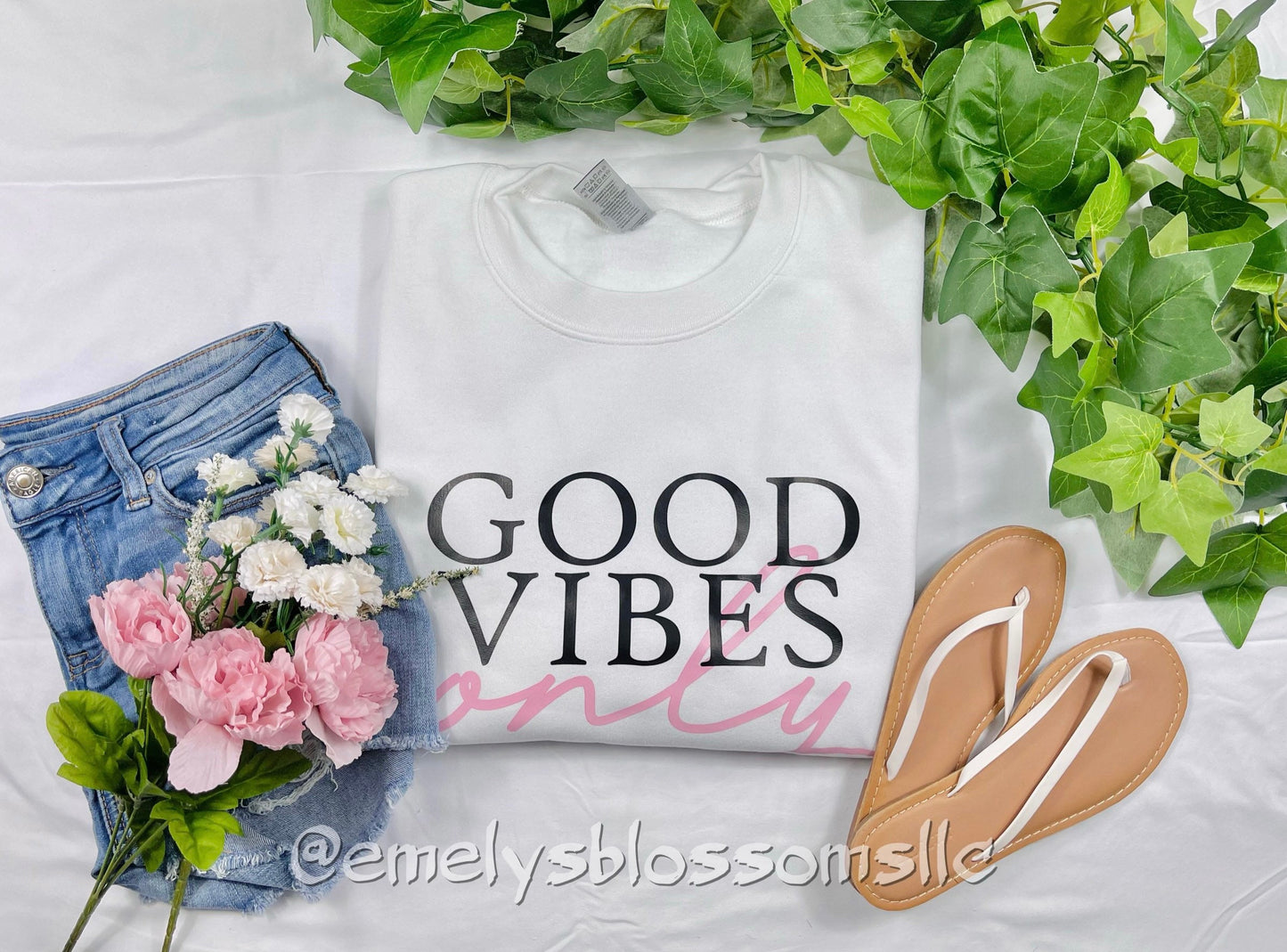 Good Vibes Only Crewneck | Inspirational Crewneck | Aesthetic | Cursive writing | Positivity | Positive Vibes | Cheery Vibes | Happy | Pink