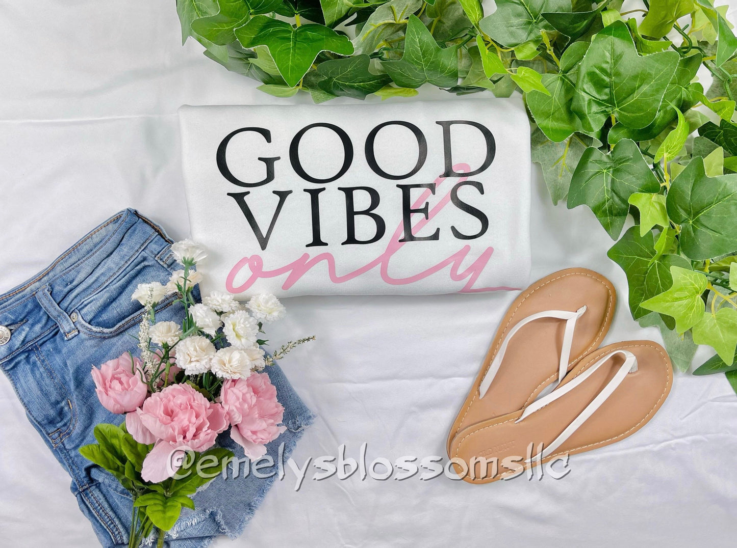 Good Vibes Only Crewneck | Inspirational Crewneck | Aesthetic | Cursive writing | Positivity | Positive Vibes | Cheery Vibes | Happy | Pink