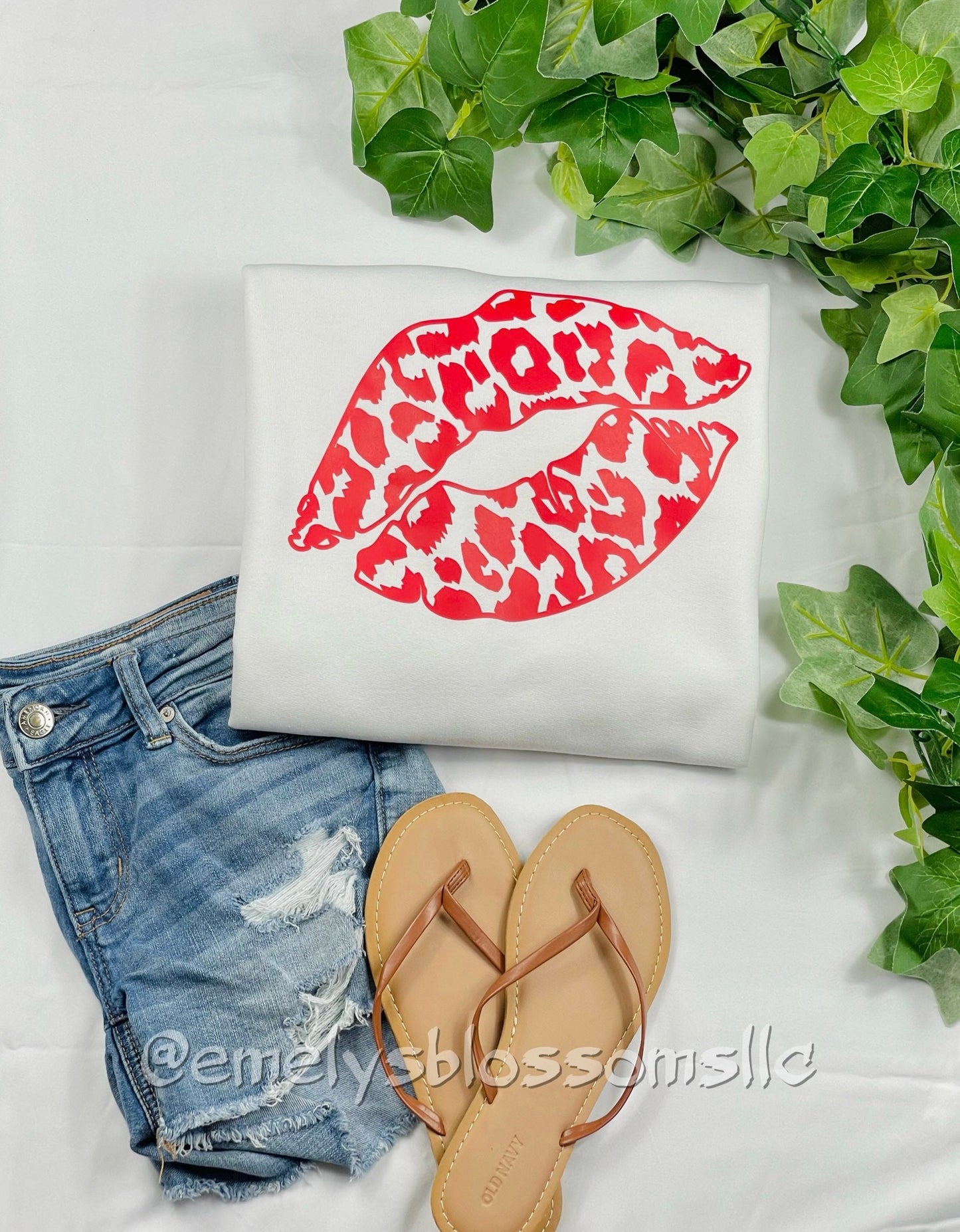 Red lips Crewneck | Cheetah print lips | white Crewneck | Cheetah print | Red | Lips | Facial Features | kisses | Kiss | kissy