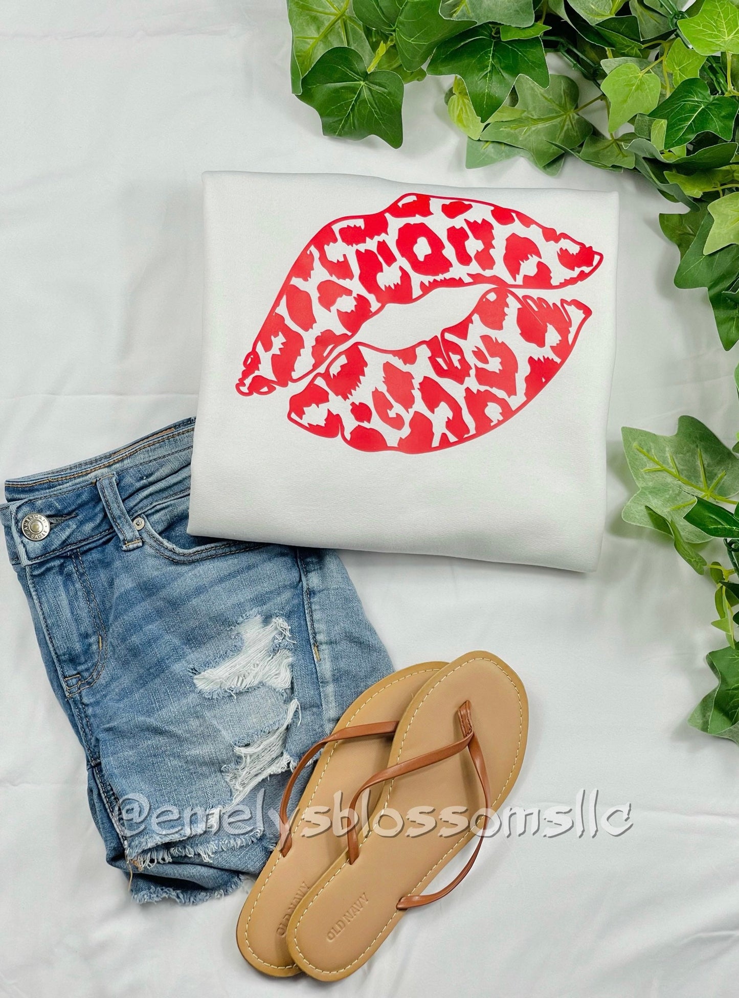 Red lips Crewneck | Cheetah print lips | white Crewneck | Cheetah print | Red | Lips | Facial Features | kisses | Kiss | kissy